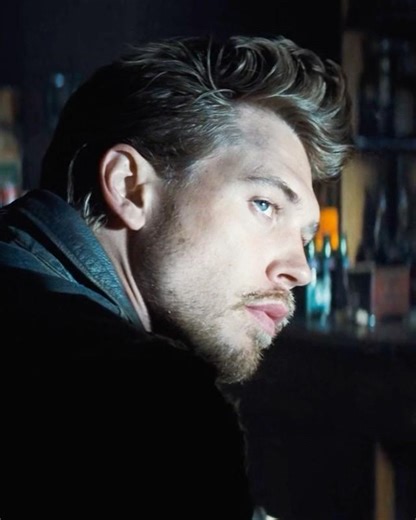 "He Loved Her. He Loved the Club. He Couldn't Choose." – The Tragic Love Triangle of The Bikeriders