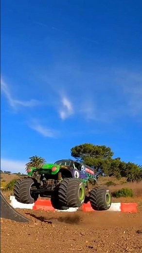 Grave Digger VS Megalodon Monster Jam #monstertruck