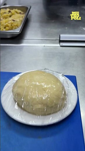 This is how German Apfelstrudel is made #gastronomy #food #strudel