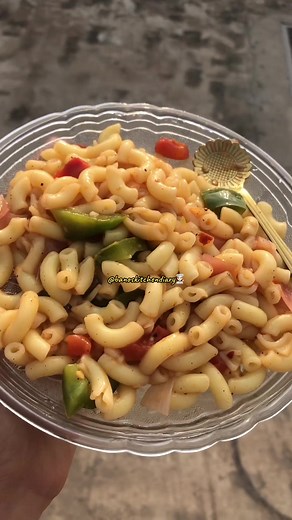 Quick Macroni Recipe 💖 Ingredients:- -boiled macroni 1-1/2cup -oil butter -garlic cloves and green chilli -veggies (onion , carrot , tomato, capsicum🫑) -spices (red chilli flakes , black pepper , maggi masala) -add some red chilli sauce and Soy sauce -Add boiled macroni Thats it 💖 #foryou #fyp #banoskitchendiary #viralvideo #trending #cooking #macroni #pastarecipe #macronirecipe #yummy #foodie #pakistanitiktok #viralvideo #fypシ゚viral #cookingathometiktoktv #foodideas #cookingtok