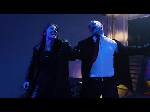Vampire Girl vs Hitman - Amazing sword fight/Martial Arts