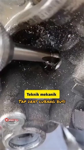 Andrihrc on Instagram: "mechanic tricks to fix spark plug holes #reelsig #tutorial #Otomotif"