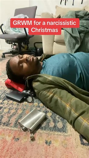 Lee Hammock on Instagram: "Get ready with me to have ruin Christmas like a narcissist #Christmasday #toxicChristmas #narcissists"