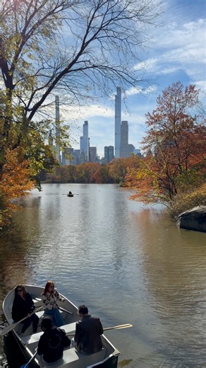 Autumn in New York City is one of the most beautiful time of the year 🍁 Central Park Central Park is now its peak to enjoy the beautiful fall foliage! This video was taken November 7, 2025 #thenycwalkingshow #newyorkcity #centralpark #fall #fblifestyle | The NYC Walking Show