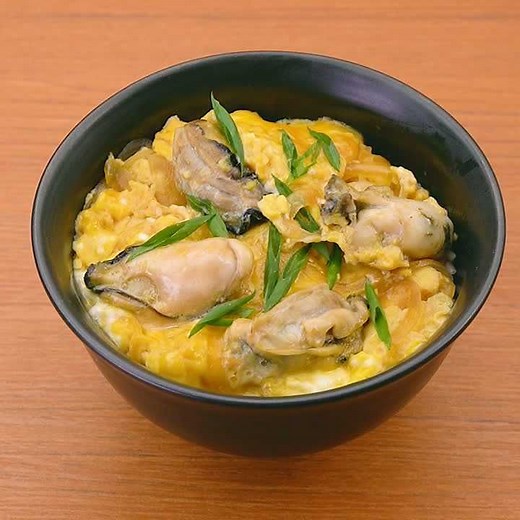 お昼ご飯におすすめ♪ 牡蠣の卵とじ丼のレシピ動画・作り方 | デリッシュキッチン