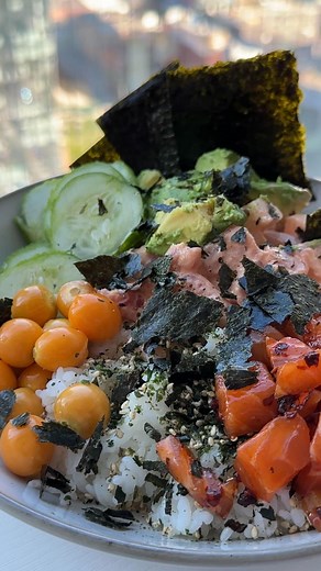 Cooking for one ep. 2–Poke Bowl One thing I love about poke bowls is that they’re extremely versatile and offer a blank canvas to use up any leftover produce in your fridge. The only item I purchased was a raw fish platter and the rest of the bowl came together with ingredients I already had in my kitchen. I seasoned the fish 2 ways–some with Kewpie mayo, sugar, and Sriracha and the rest with soy sauce and chili oil. Jasmine and Tea | Tasty