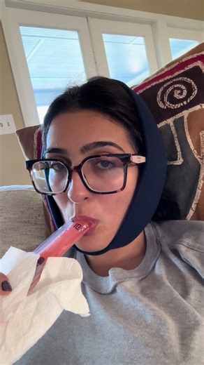 Getting my tonsils out had to be one of the MOST painful experiences in my entire life. No joke. I would do it again, but omg it was 2 weeks of torture every swallow #tonsilectomy #tonsillitis #surgery #tonsilsurgery #nocap