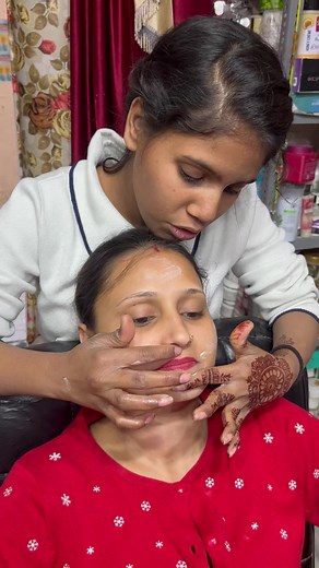 Facial massage student practice #massagetherapy #viralreels #facebookreels #facialtreatment | Amita Gill