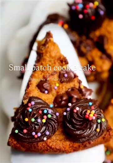 Cookie cake recipe: Homemade soft cookie cake with family moment ending