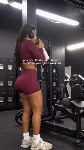 Laila Dalton on Instagram: "The order of your exercises matters more than you think … Always start with your compound movements, include at least one unilateral movement, and finish with an isolation exercise. Why does order matter? You want to begin your workouts with your heaviest lifts. This is because your body is fresh and you're more likely to lift heavier, have better form, and lower your risk of injury. Next, do 1 unilateral movement to fix imbalances and build equal strength on both sid