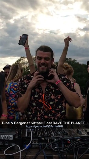 Fxxk with the DJ - Tube & Berger going bananas at Rave The Planet #techhouse #technomusic