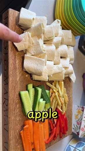 Lunch time Apple and cheese wrap Veggie sticks Veggie straws #foodforkids #toddlerlunch #kidslunch
