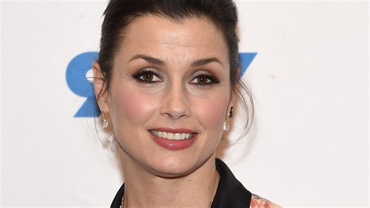 Bridget Moynahan honored by St. Patrick’s Committee of Holyoke with JFK National Award
