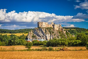 HRAD BECKOV ⭐ Akcie, otváracie hodiny, program | Turisticky.sk