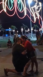 AY SANAOL! 😍 Netizen JN McWhite shared this video of a kilig proposal at the Pantawan along the Rizal Boulevard, Dumaguete City on Friday, July 29, 2022. "Ay sanaol! Niagi ra man unta ko diri," he quipped as he chanced upon the romantic moment. Congrats to the couple! ❤️ #NewsBite | 📸 JN McWhite via Gilmore Leaño, Silliman University intern | Yes FM Dumaguete