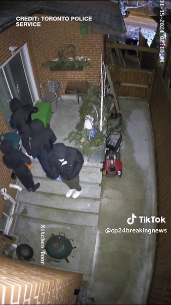 Four suspects were caught on surveillance video trying to break into a Toronto home early Monday morning. The video, released by police on Tuesday, shows the hooded suspects huddled around the back door of the home near Beechgrove and Coronation drives in Scarborough at approximately 2:21 a.m. Police said the suspects were able to gain entry into the backyard and attempted to enter the residence by using what looks like a crowbar. The suspects weren’t able to enter the property and fled the scen