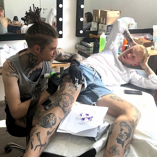 32K views · 632 reactions | 2020 Records Round-Up: In January, we confirmed a new longest tattoo session - 60 hr 30 min by talented artist Aleksandr Pakostin from Vologda, Russia | Guinness World Records | Facebook