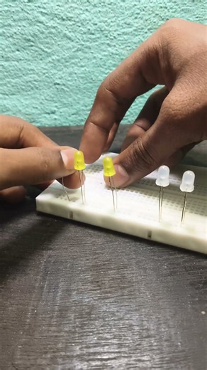 how to do parallel connection on breadboard//#shortsfeed #breadboard #battery