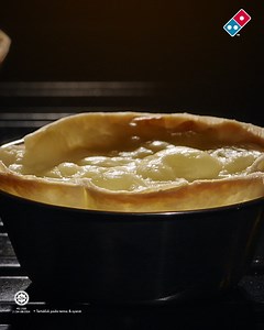 39 reactions | Tak salah kalau craving benda manis sekali-sekala! Cuba Chocolate Cheese Tarts baharu dengan limpahan coklat yang meWAH! | Domino's Pizza Malaysia | Facebook