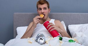 Com que frequência você deve lavar a roupa de cama? Uma microbiologista explica