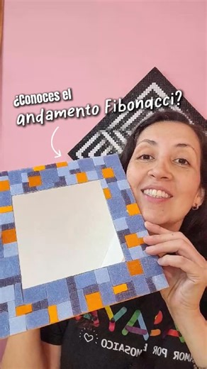 LasAya | La Casa del Mosaico on Instagram: "¿Conoces el andamento Fibonacci? Dejame un comentario y te paso el link al capítulo completo con el paso a paso de este espejo 🪞 #lasaya #mosaiquismo #mosaicoartistico #mosaico #espejo #tutorial #fibonacci"