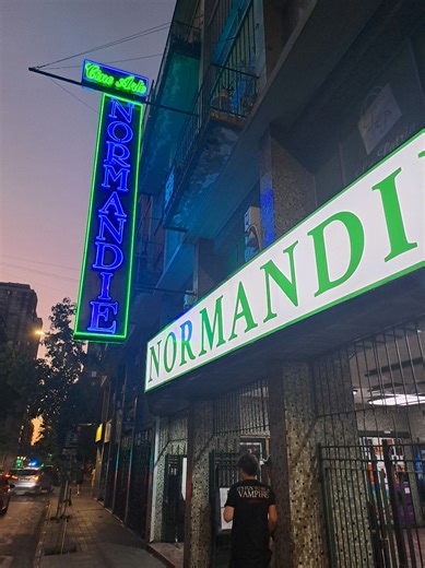 Así vivimos la primera e increible jornada de Cinemania presenta en Cine Arte Normandie con una sala llena de fanáticos de GENERACION PERDIDA. Agradecemos a todos los amigos que nos acompañaron en esta primera aventura cinefila de dia viernes en la clasica sala de santiago centro. #thelostboys #generacionperdida #1987 #terror #vampire @Cine Normandie