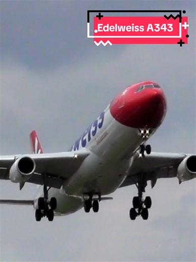 Edelweiss con su A340-300 realizando la aproximación Visual CYRUS a la pista 25 del SJO/MROC. Esta maniobra ya se ve muy poco, ya que ahora se realizan aproximaciones RNav, que son más precisas y también, requieren un 'circuito' más amplio para la alineación con la pista. #avgeek #airbus #planespotting #costarica #aviation