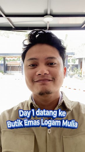 Day 1, Beli Emas ANTAM! ✨ Eh, kok rame banget ya! 😍 Ternyata banyak juga yang udah mulai investasi emas di Butik Emas Logam Mulia 💙 Jadi makin semangat buat mulai juga! 💫 WA ALMIRA: 0811-1-002-002 YouTube: ANTAM Logam Mulia #ANTAMLogamMulia #LogamMulia #EmasANTAM #SemakinDekat #EmasItuANTAM #Day1BeliEmasANTAM | PT. Antam Tbk UBPP Logam Mulia