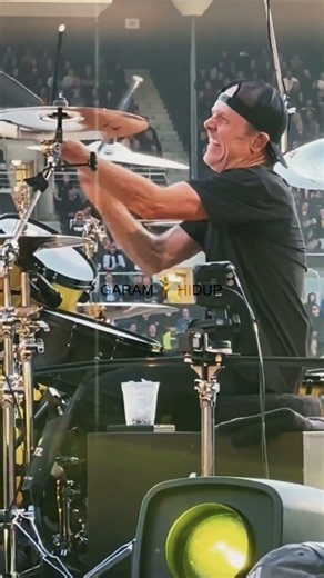 Lars Ulrich's Brutal Drum Performance!