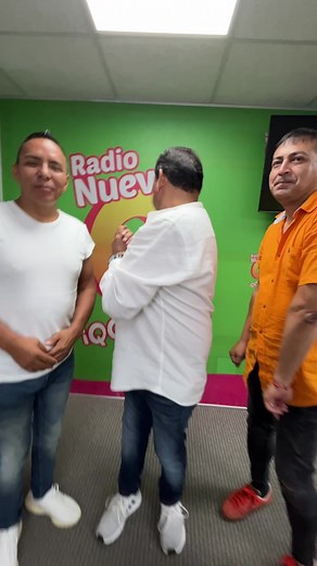 ‘El padre Maritín’ nos presentó a su lechero y a quién le vende los cachos 😳 #radionuevaq #carlosalvarez #EdwinSierra #oscardelrio #elpadremaritin Carlos Alvarez Oficial | Radio Nueva Q