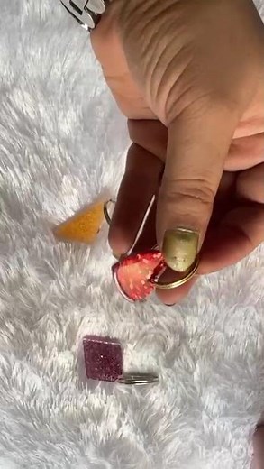 Tried Resin Art for the First Time l Easy DIY keychains