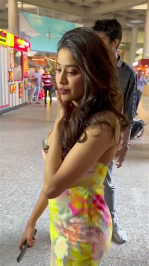 JANVI KAPOOR WITH BF ❤️ 💕 SULMANKHAN ON THE STAGE 4K WHATSAP LOVE STATUS ❤️