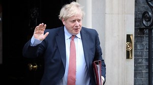 UK: Boris Johnson fights worsening coronavirus symptoms in intensive care