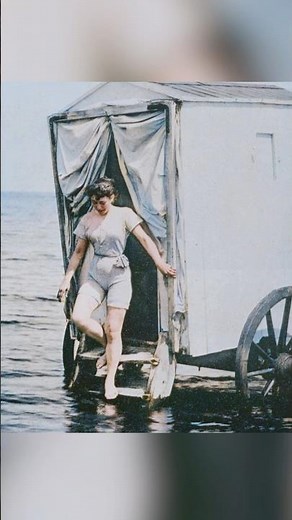 Going to the beach in the 1890s involved a horse-drawn changing room🐴