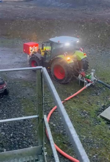 Update from the Cows.ie Farm, Our tanks are full, and the slurry store is at capacity! Despite the poor weather conditions making slurry spreading challenging, we’re committed to keeping things moving. We’ll be dropping the slurry store a bit in hopes that the weather improves soon. Stay tuned for updates! #Farming #SlurrySpreading #WeatherChallenges #FarmLife