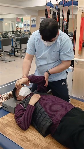 현재)삼육보건대 평생교육원 방문재활간호 전문재활직무교육강사인 20년재활병원경력의 재활치료실장출신 물리치료사 김센터장
