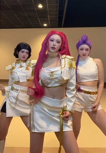 3 Big Girl Cosplay in K-Pop Style