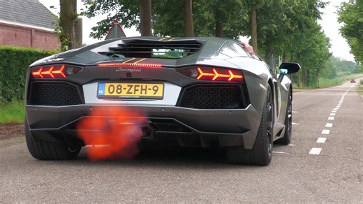 Akrapovic Aventador Spits Fire