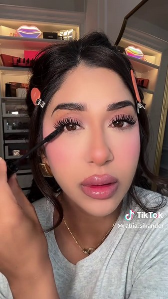 when it’s dried just enough 🤌 @essence cosmetics #mascara #mascaratutorial #longlashes #mascararoutine #favoritemascara