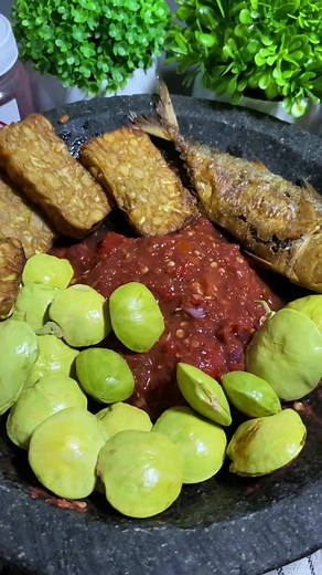 Resep Lalapan Sunda dengan Sambal Terasi yang Nikmat