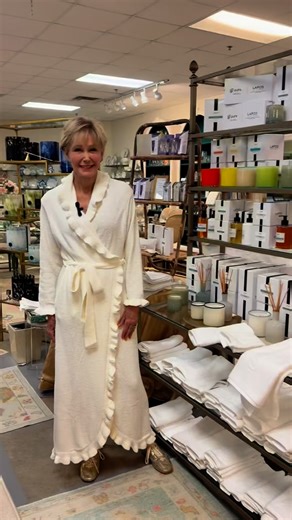 Previews Interiors by Sally Draughon on Instagram: "We’re getting cozy with these @matouklinens bath towels—available in a variety of styles and perfect for customizing, adding to your wedding registry, or gifting to someone special. And don’t miss the ultra-soft bathrobe Sally is wearing… also available in our shop! 🤍✨ #PreviewsInteriors #SallysStyle #Matouk #LuxuryLinens #BathInspo"