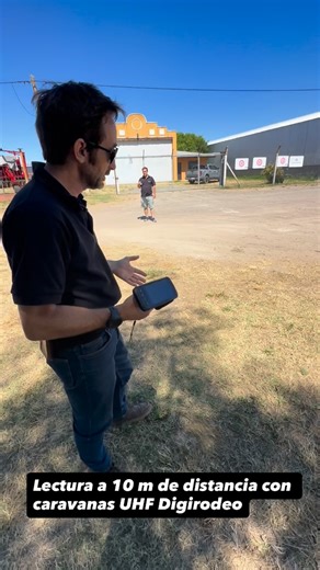 Digirodeo on Instagram: "Demostramos la distancia de lectura de las Caravanas Binomio Oficial Senasa junto a Agustin Vicente @agustinvl55 veterinario de la zona de Bolivar y representante de Digirodeo para estos pagos. #trazabilidadganadera #ganaderiadeprecisión #digirodeo"