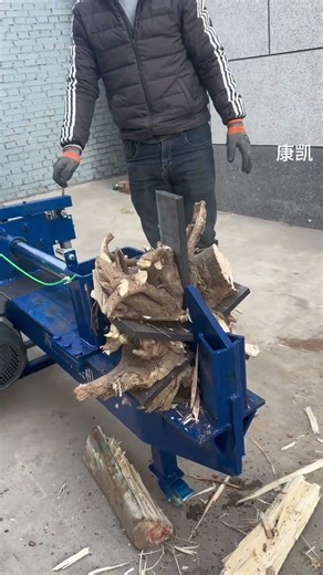 Hydraulic Woodcutter - Splitting Tree Roots like a Pro