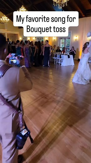 Best Bouquet Toss Songs for Latina Brides