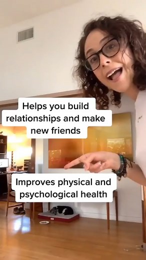 Sharing some scientific benefits of gratitude 👉 How can you add more gratitude to your daily life? Every night before I sleep, I journal or verbalize what I’m grateful for and set an intention for the following day ❤️ ALSO, if I find I’m being negative about a situation, to others or myself, I start focusing on the gift of the situation and what I’m grateful for! That’s supported me through difficult times and hope this share can support you too! | Shira Lazar