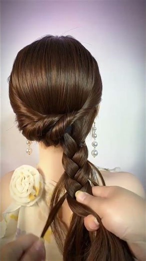 Side-Updo Elegance: Elevate Your Style with Tenderness