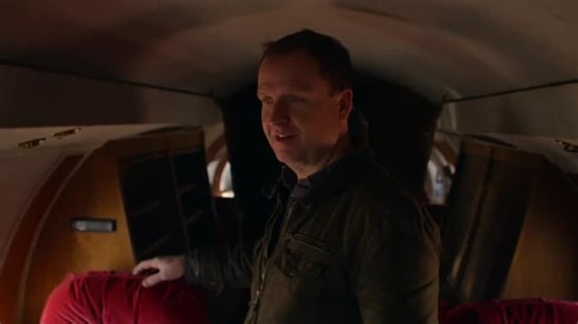 What on Earth? S06:E08 - The King at Roswell