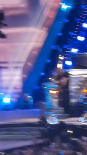 21K views · 313 reactions | JAY-Z rejoint finalement Beyoncé sur scène et c'est à Paris que ça se passe en mode #crazyinlove. Les fans sont en liesse ! Ps: je n'ai aucun droit sur cette musique. | La chronique de Romeo | Facebook