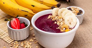 Veja quais são os benefícios do açaí e receitas simples para inserir a fruta no seu dia a dia