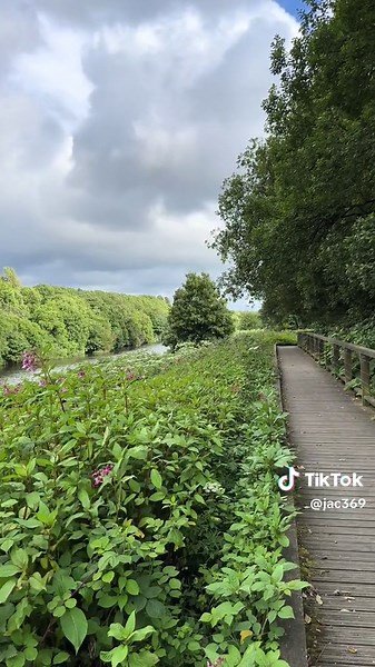 Exploring Cuningar Loop in Rutherglen